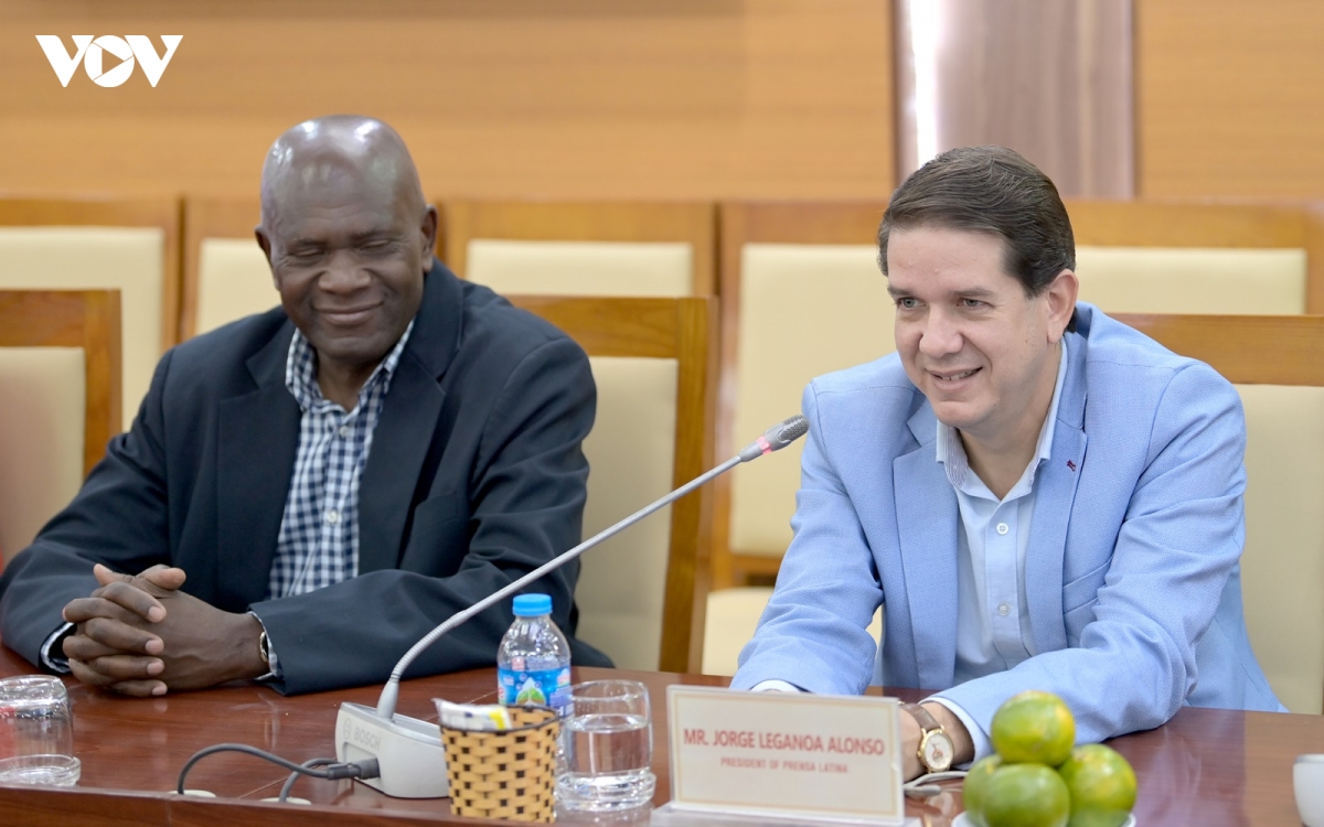Thông tấn xã Cuba Prensa Latina tăng cường hợp tác với VOV